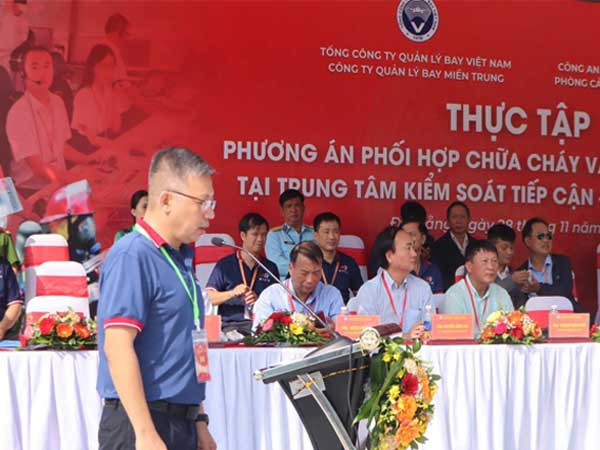 Thực tập phương án phối hợp chữa cháy và cứu nạn, cứu hộ tại sân Đà Nẵng